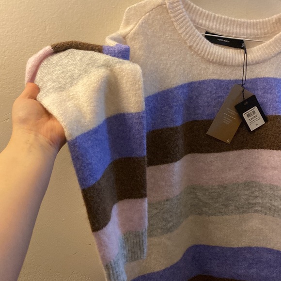 Sweater - Picture 4 of 4